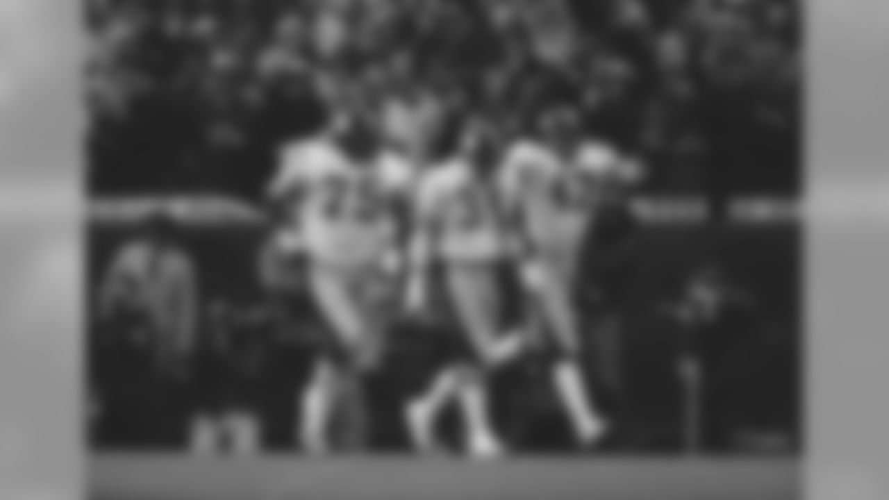 Pittsburgh Steelers' Mel Blount (47) indicates No. 1 as he and teammates Joe Greene (75) and Andy Russell (34) leave field after stopping Minnesota Vikings attack during Super Bowl game in Tulane stadium in New Orleans on Sunday, Jan. 13, 1975. Steelers won, 16-6. (AP Photo/HC)