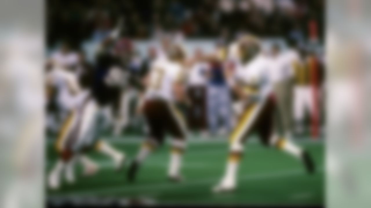 Washington Redskins quarterback Mark Rypien (11) throws a pass during the Super Bowl XXVI on January 26, 1992 at the Hubert H. Humphrey Metrodome in Minneapolis, Minnesota. (National Football League)