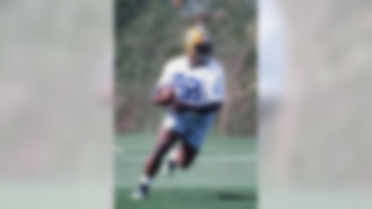 NFC Green Bay Packers defensive end Reggie White (92) runs with the ball during practice at the 1994 NFL Pro Bowl football game between the AFC and the NFC on February 6, 1994 in Honolulu, Hawaii. The NFC won the game 17-3. (AP Photo/Paul Spinelli)