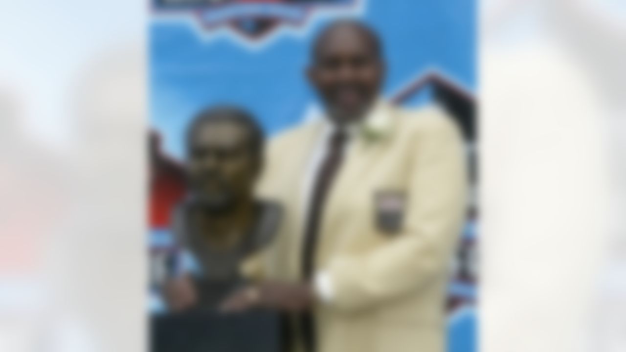 Bob Brown poses with his bust after his induction into the Pro Football Hall of Fame Sunday, Aug. 8, 2004, in Canton, Ohio. (AP Photo/Ron Schwane)