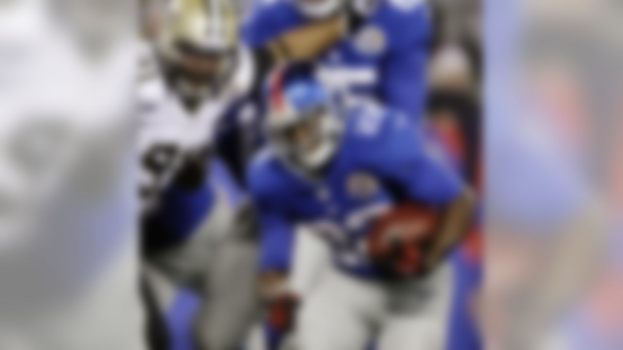 New York Giants running back David Wilson (22) rushes past New Orleans Saints defensive end Will Smith (91) to score on a 6-yard touchdown run during the second half of an NFL football game, Sunday, Dec. 9, 2012, in East Rutherford, N.J. (AP Photo/Kathy Willens)