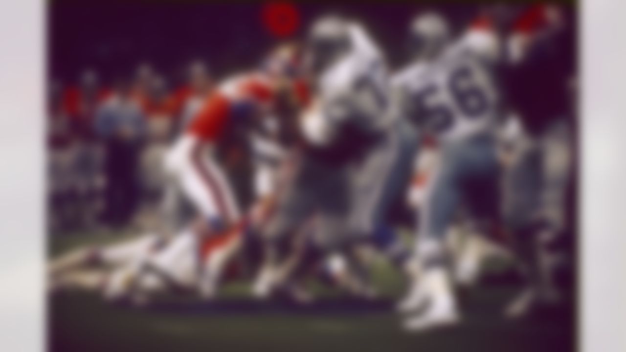 Dallas Cowboys defensive end Ed Jones (72) tries to take down Denver Broncos running back John Keyworth in a 27-10 win over the Denver Broncos in Super Bowl XII on Jan. 15, 1978 at Lousiana Superdome. (AP Photo/Vernon Biever)