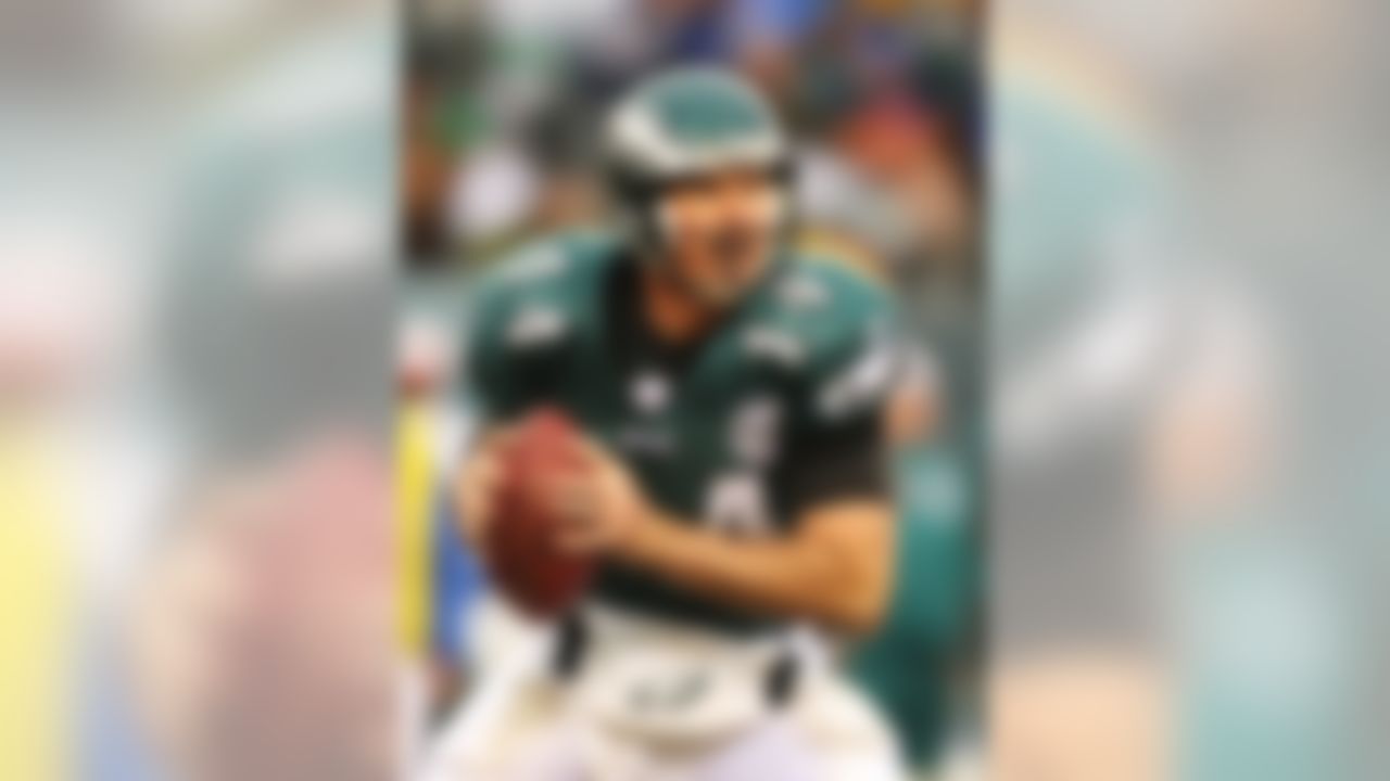 PHILADELPHIA - NOVEMBER 18: A.J. Feeley #14 of the Philadelphia Eagles looks to pass the ball against the Miami Dolphins on November 18, 2007 at Lincoln Financial Field in Philadelphia, Pennsylvania. (Photo by Al Bello/Getty Images)