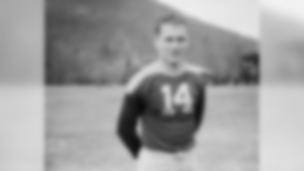 Alabama's right end, Don Hutson, Nov. 25, 1934. (Associated Press)