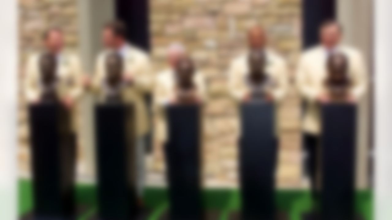 The class of 2000 pose with their bronze busts after enshrinement into the Pro Football Hall of Fame in Canton, Ohio Saturday, July 29, 2000. From left: Joe Montana, Howie Long, Dan Rooney, Ronnie Lott and Dave Wilcox. (AP Photo/Mark Duncan)