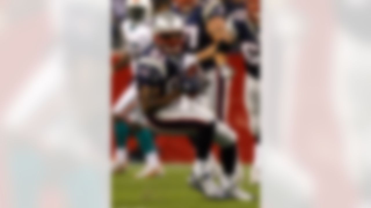 FOXBORO, MA - DECEMBER 23: Randy Moss #81 of the New England Patriots gains yardage against the Miami Dolphins at Gillette Stadium on December 23, 2007 in Foxboro, Massachusetts. Patriots won 28-7. (Photo by Jim Rogash/Getty Images)