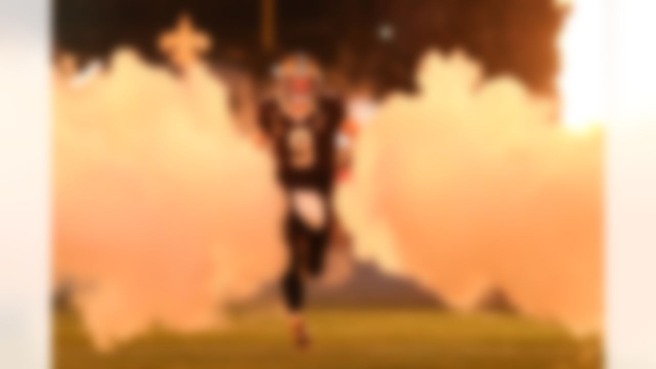 New Orleans Saints quarterback Drew Brees (9) runs onto the field before an NFL football game against the Pittsburgh Steelers, Sunday, Dec. 23, 2018, in New Orleans.