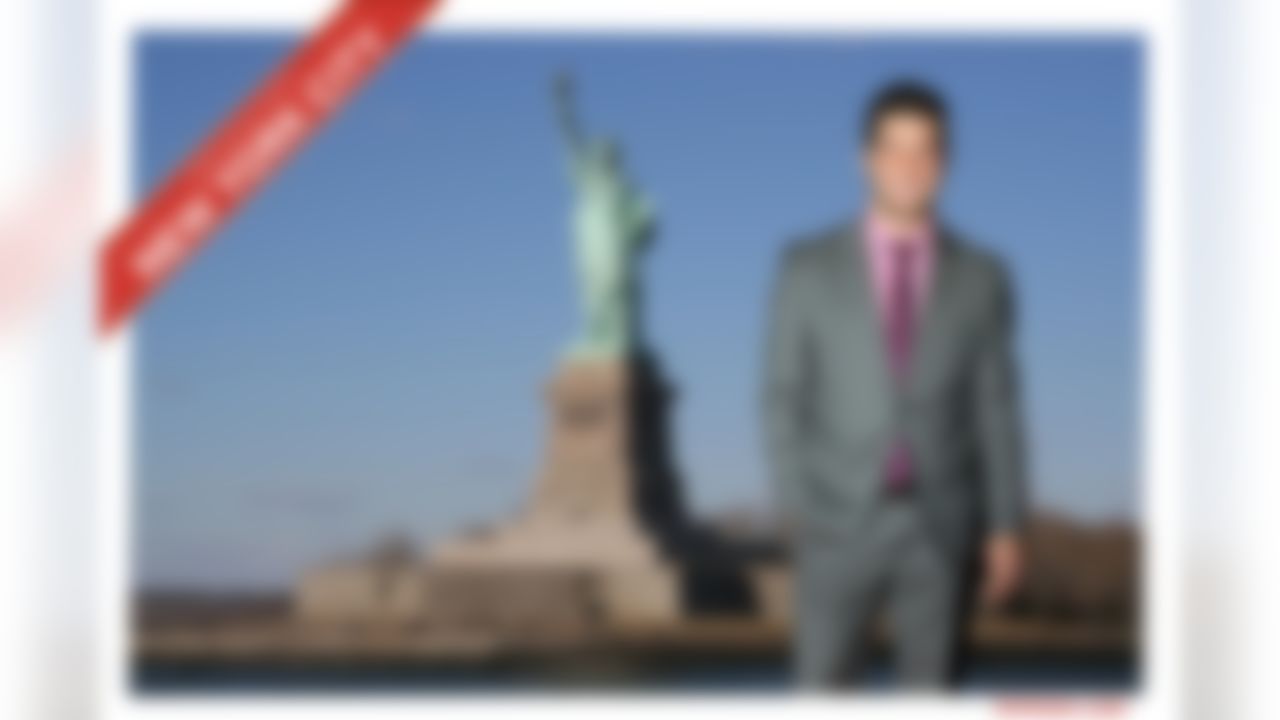 Tim Tebow at the Statue of Liberty. (NFL.com Illustration)