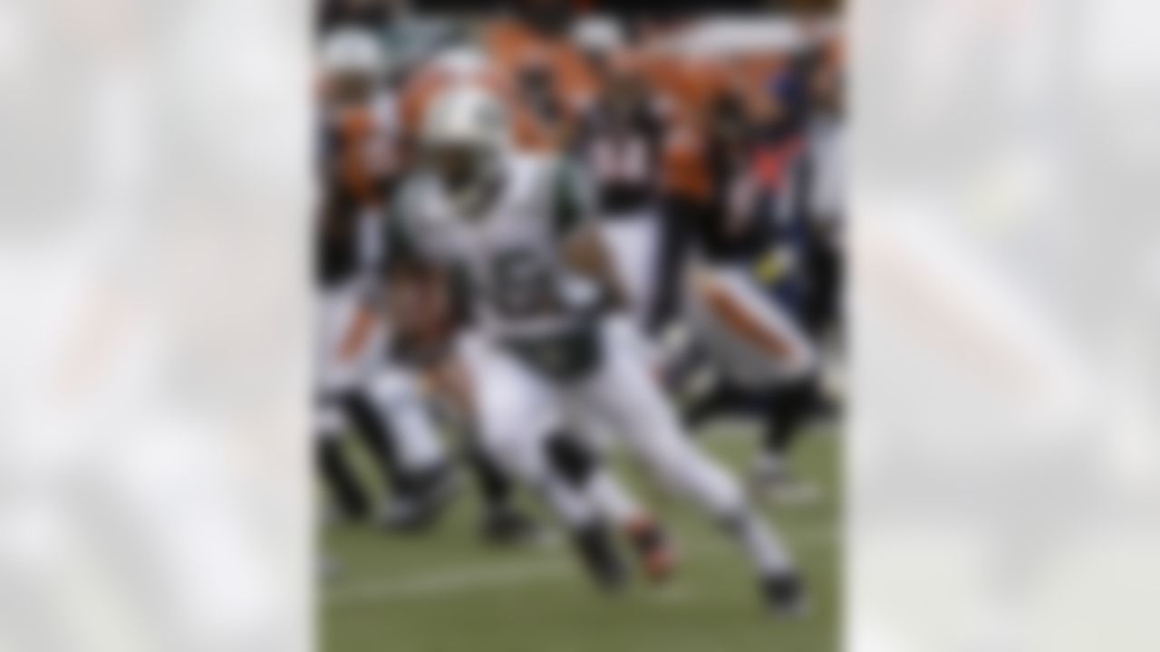 New York Jets kick returner Brad Smith (16) in action against the Cincinnati Bengals in the first half of an NFL wild-card playoff football game, Saturday, Jan. 9, 2010, in Cincinnati. (AP Photo/Al Behrman)