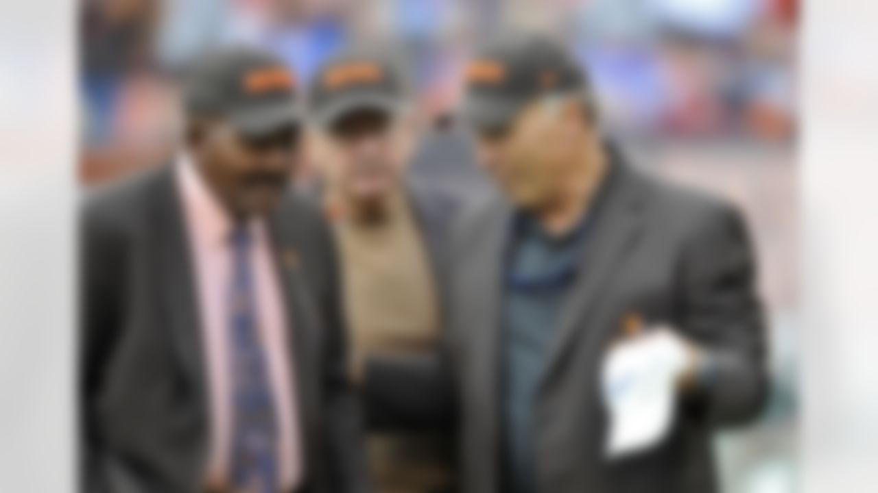 Football Hall of Famers Joe DeLamielleure, right, and Jim Brown talk during halftime of an an NFL football game between the Cleveland Browns and the Buffalo Bills Sunday, Sept. 23, 2012, in Cleveland. (AP Photo/David Richard)