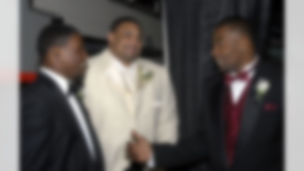 Middleweight boxer Jermain Taylor, left, and former pro football players Willie Roaf, center, and Rod Smith are seen before their induction into the Arkansas Sports Hall of Fame in February 2007 in Little Rock, Ark. (AP Photo/Mike Wintroath)