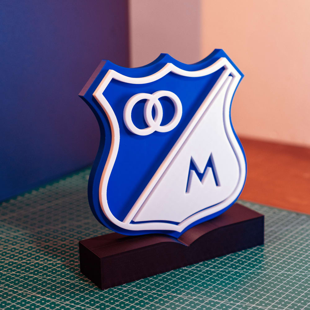 Escudo Millonarios FC 3D con Base