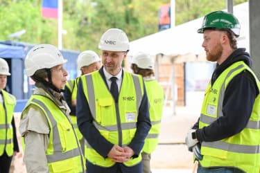 hrh the princess royal talking to a bricklaying apprentice