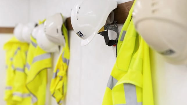 Information for apprentices - hard hats image
