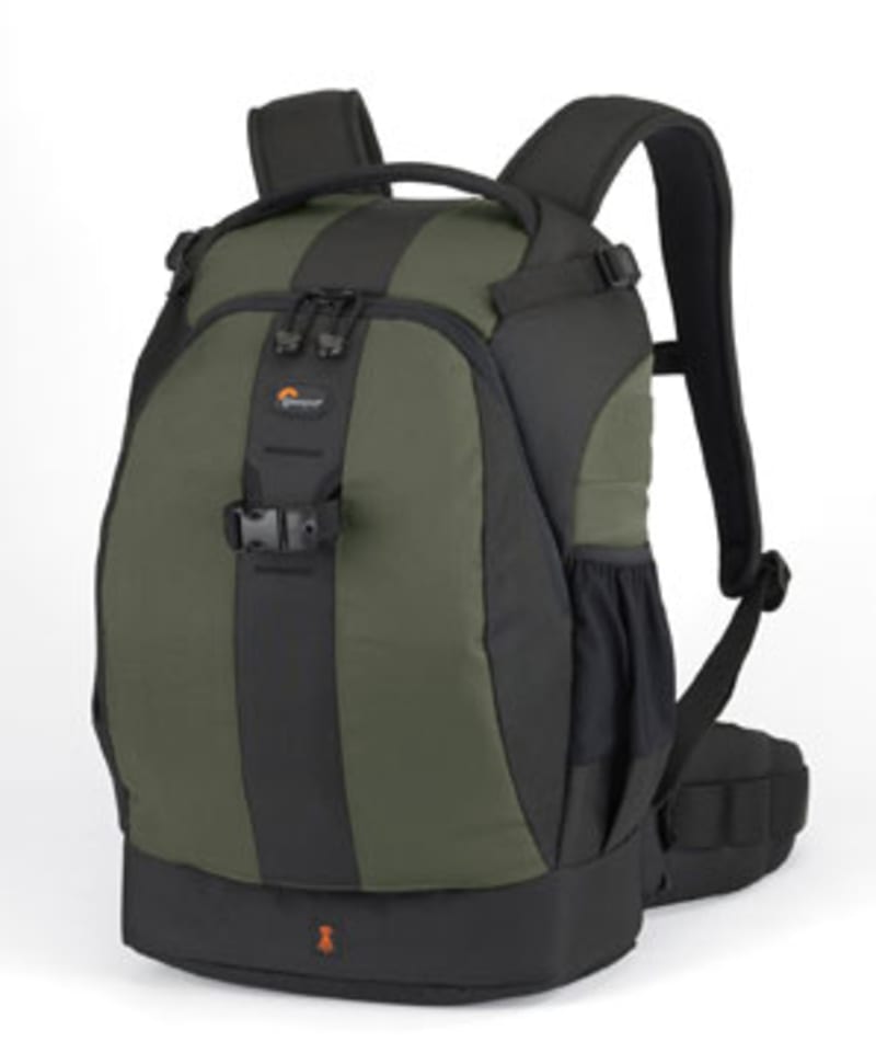 Lowepro Flipside 400 AW de face. En vert, il a presque l'air d'un sac à dos classique