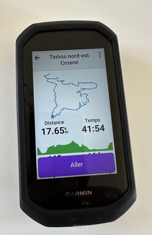 Photo de mon GPS Garmin avec estimation de la distance et durée de la boucle planifiée