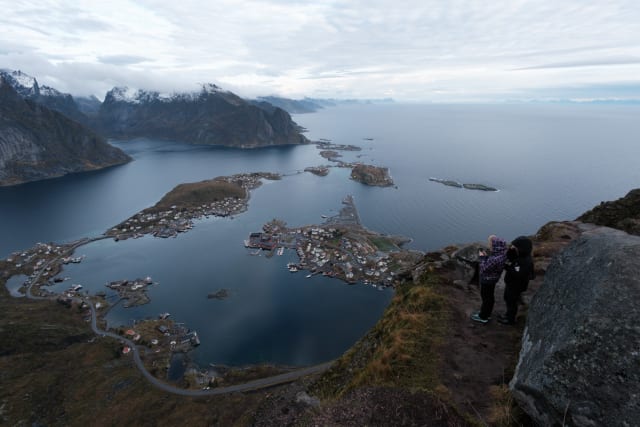 Vue sur Reine et Hamnoy, ainsi que plus largement les Lofoten, depuis Reinebringen