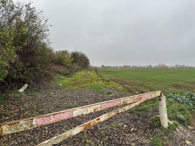 Une komooterie de plus : le chemin qu'on me propose est un bord de champ pas du tout aménagé, difficile à emprunter
