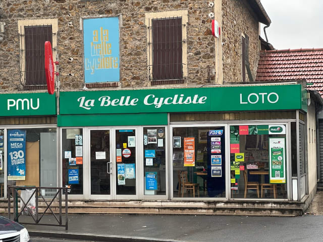 Le bar PMU « La Belle Cycliste » à Villeneuve-le-Roi