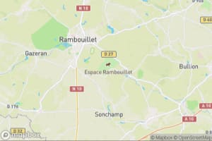 Map showing location of “Curious red deer in Espace Rambouillet” in Rambouillet, France