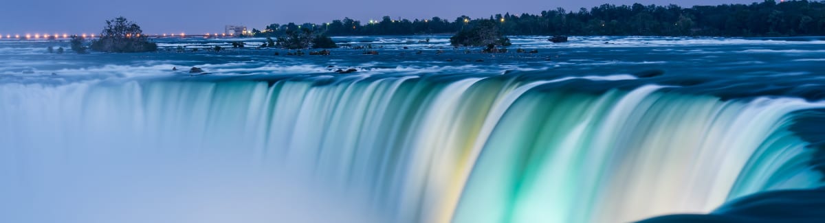 Niagara Falls flowing