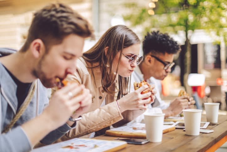 students eating lunch together