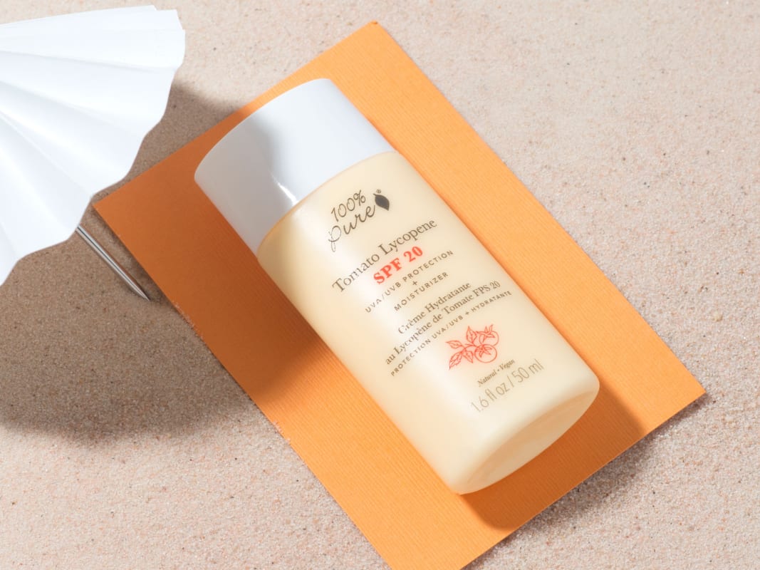 Tomato Lycopene Spf20 Sunscreen Sandy Beach Product Styling