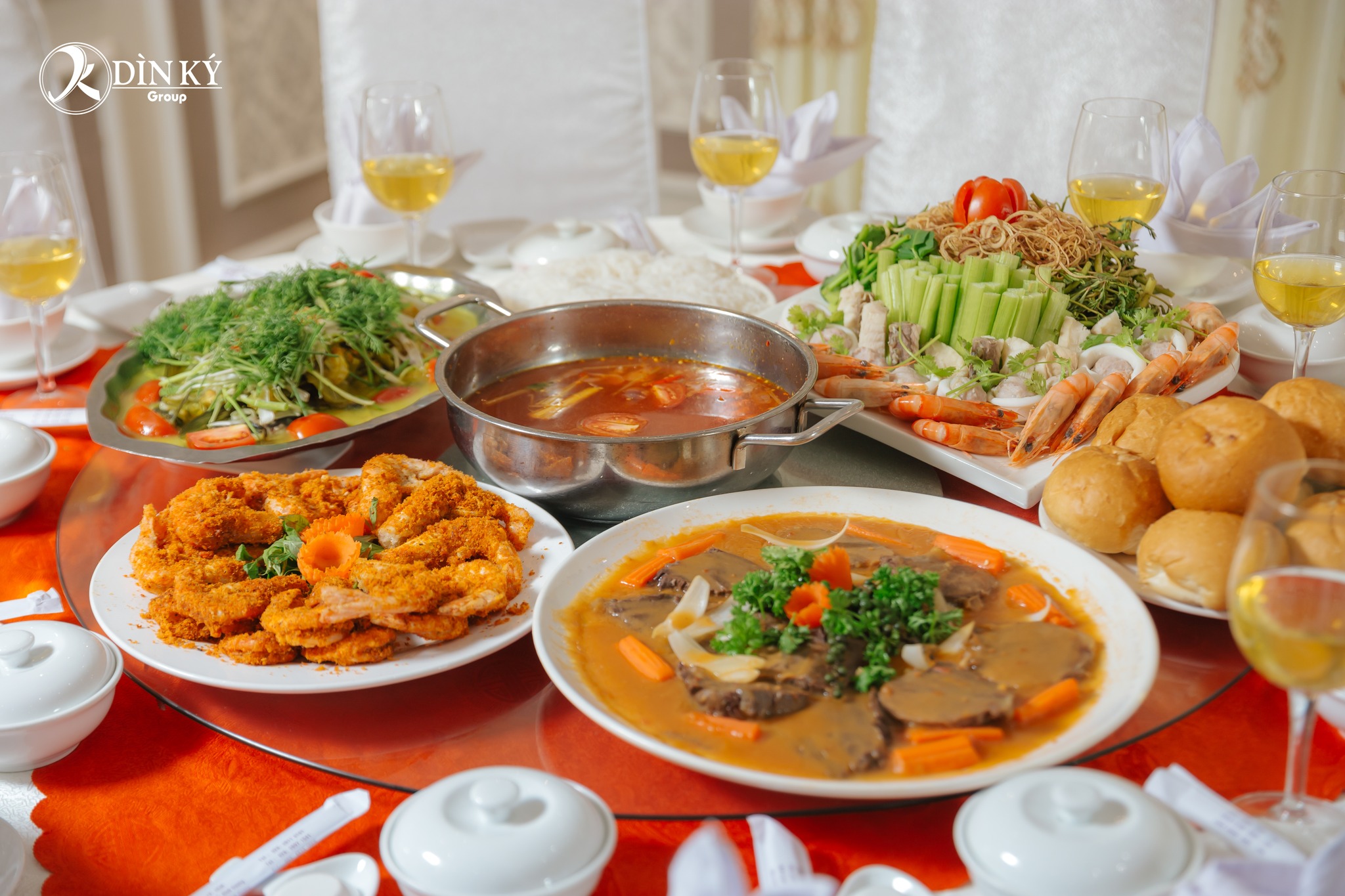 Không gian nhà hàng Delicious