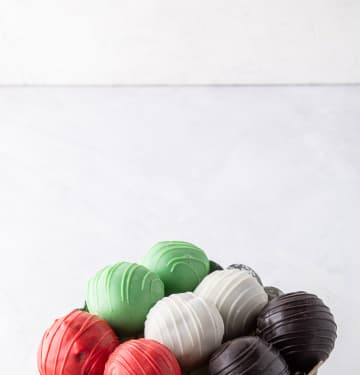 UAE FLAG CAKE POPS view 2