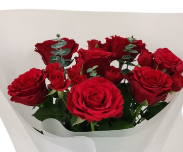 Bouquet of red roses 1027 view 2