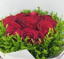 HR1000 Red Roses Bouquet 1 view 2