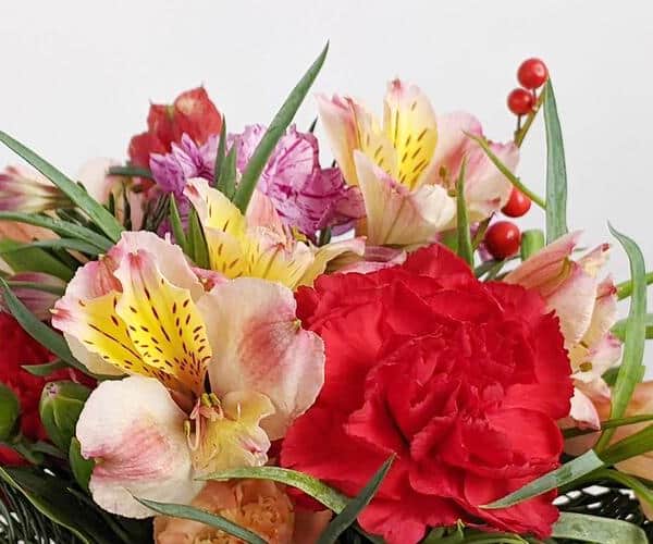 Box with Dianthus and alstroemeria view 2