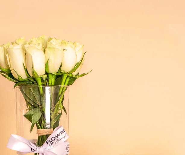 Versace Crystal Noir with White Roses Vase 15 Roses view 2