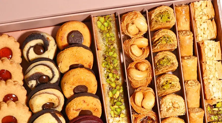 WG BAKLAWA AND PETIT FOUR MAGNET GIFT BOX LG view 2