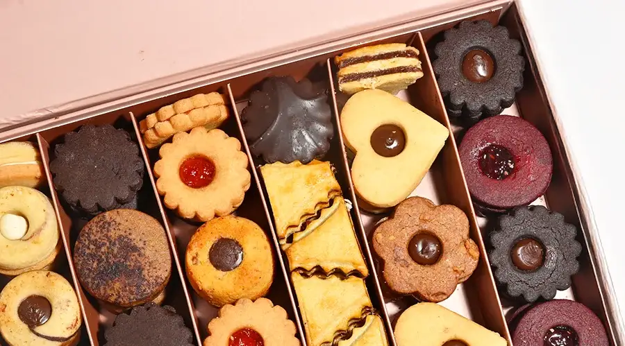 WG PETIT FOUR MAGNET GIFT BOX LG view 2