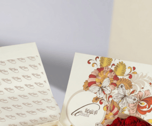 Le Chocolate box with red bouquet view 2
