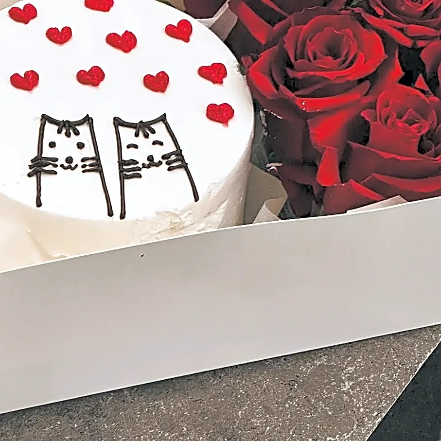 Mini Cake with flowers - view 3