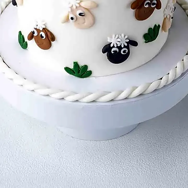 1kg EID Cake by Cravings Café view 3