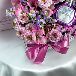 Ahmed Al Maghribi Lavender Kiss Flowers Gift Box view 3