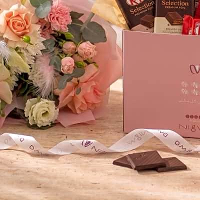 KitKat Happiness Box with Tender Rose Bouquet view 3