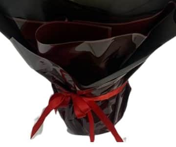 Red rose bouquet and decoration view 3