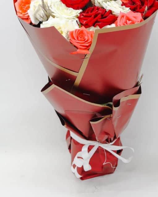 Bouquet of white and colorful roses #! view 3