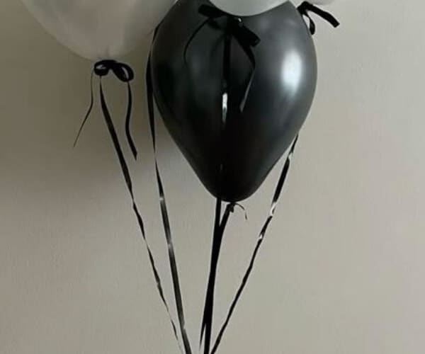 5 Black White Elegance Balloon Set view 3