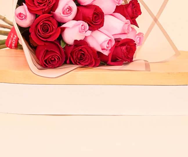 Flowrista | Red & Pink Roses Bouquet view 3