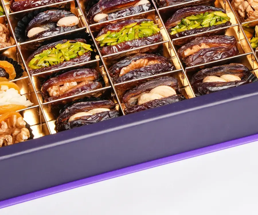 MAJDOUL DATES AND DRIED FRUIT GIFT BOX view 3