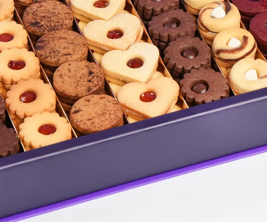 PETIT FOUR GIFT BOX LARGE view 3