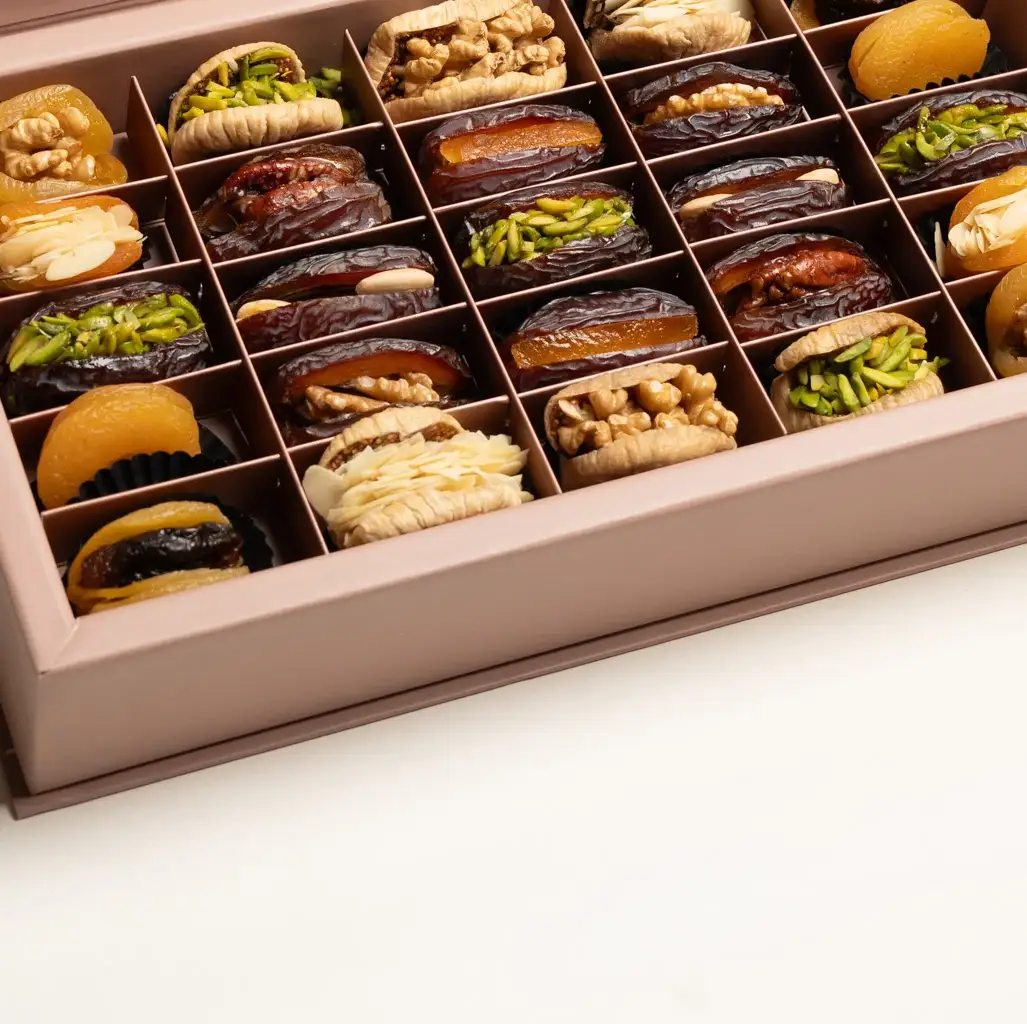 WG MAJDOUL DATES AND DRIED FRUIT GIFT BOX LG view 3