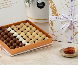 Marble Chocolate & Floral Set view 9