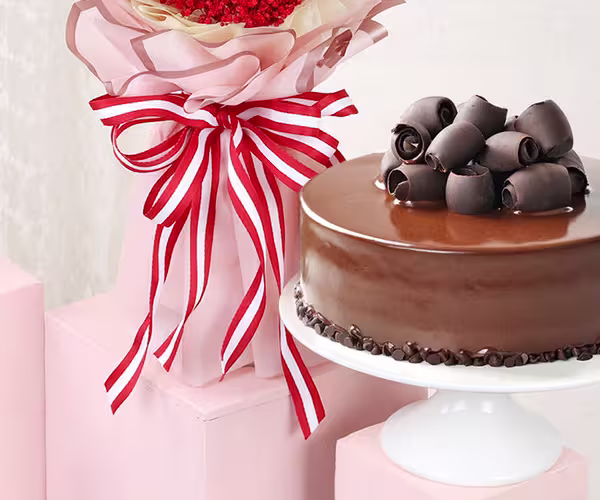 Red Baby's Breath And Choco Fudge Cake view 11