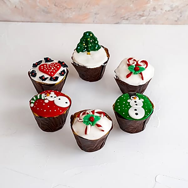 Christmas theme cupcakes view 1